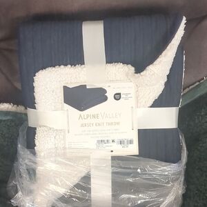 Blue Quilted Blanket with Textured Design